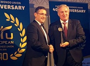 castellanos-recoge-un-premio-de-la-ute